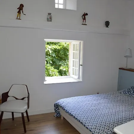 La Roche Cantin Apartment
